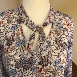 Tie-neck blouse by Stradivarius SMALL